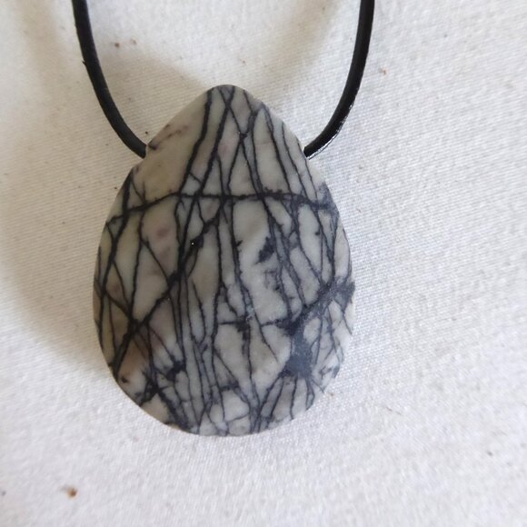 NATURAL BLACK LINE ZEBRA JASPER STONE PENDANT NECKLACE - Picture 5 of 8